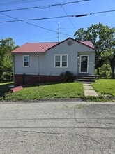 Building Photo - 204 S Robbins Ct