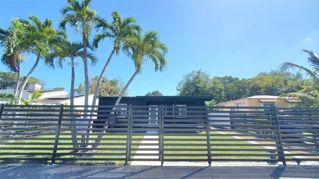 Foto del edificio - 238 NW 45th St