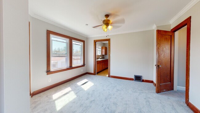 Foto del edificio - 6711 Dartworth Dr