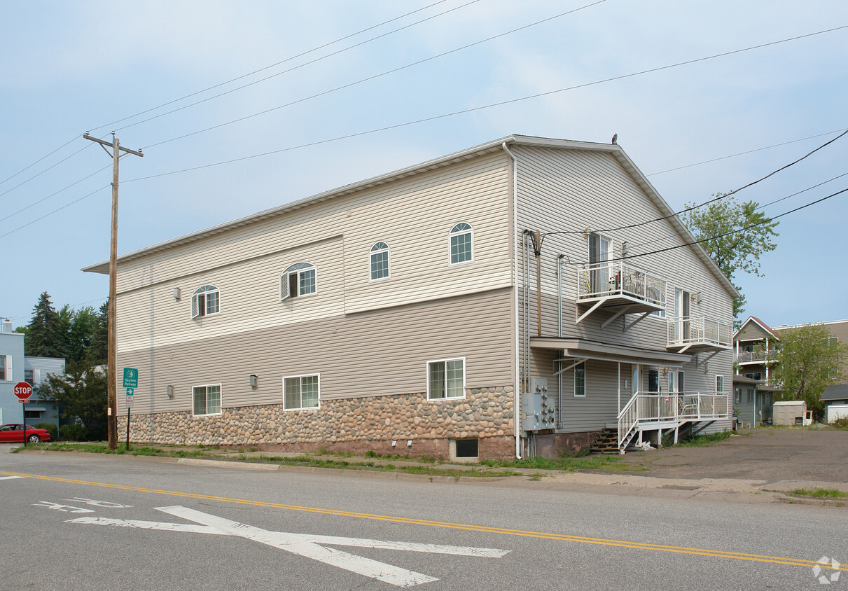 Building Photo - Lester Park Place