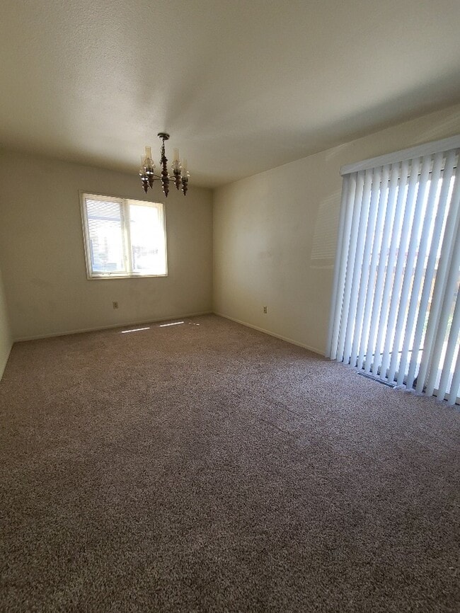 Building Photo - 5024 E Villa Cir
