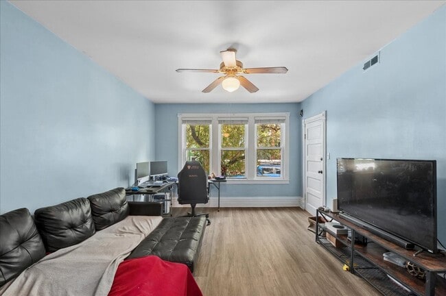 Building Photo - 1645 W Beach Ave
