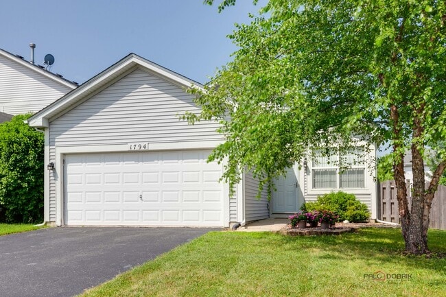 Building Photo - 1794 S Fallbrook Dr