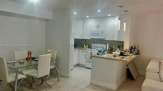 Foto del edificio - 8325 SW 72nd Ave