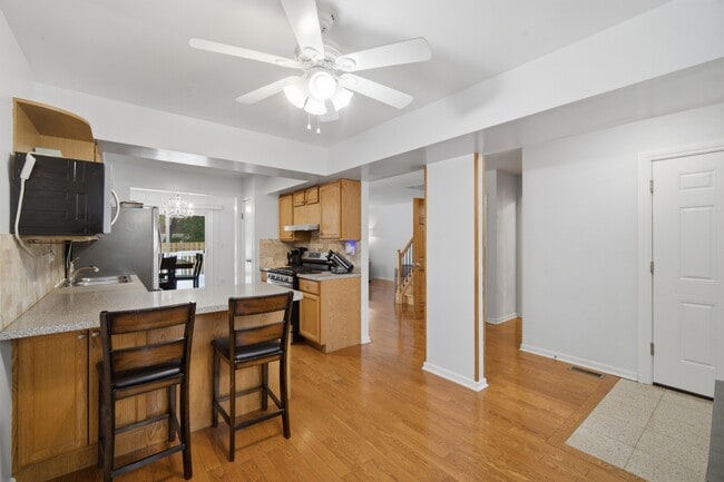 Building Photo - 411 Hickory Dr