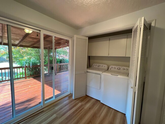 Building Photo - Hayden Bridge Four Bedroom