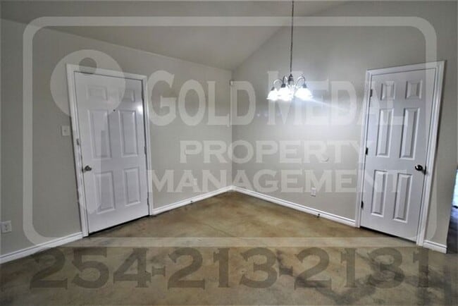 Building Photo - 4003 Cambridge Dr