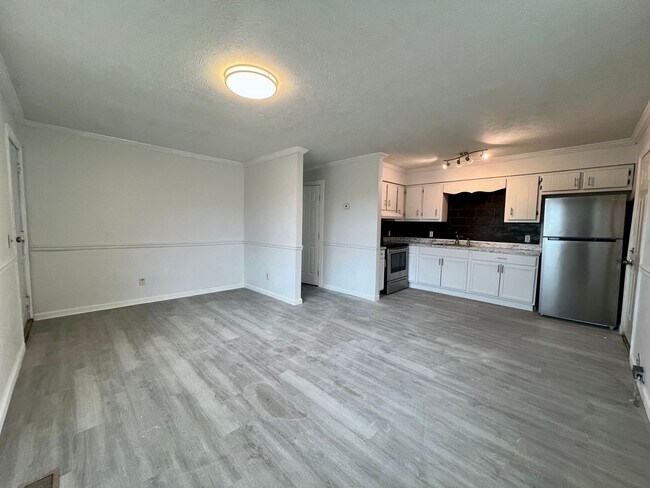 Foto del edificio - ***MOVE IN SPECIAL - $300 OFF FIRST MONTHS...