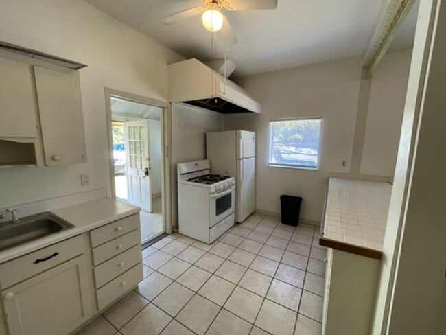 Foto del edificio - Large One Bedroom In Duck Pond Available in August!!!!