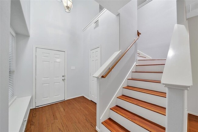 Foto del edificio - 230 W Stedhill Loop