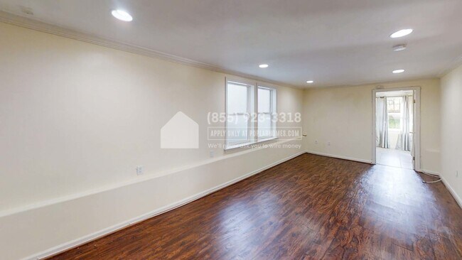 Building Photo - 369 Staples Ave