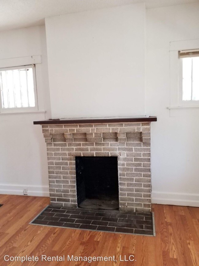 Building Photo - 3 br, 2 bath House - 1213 E 11th