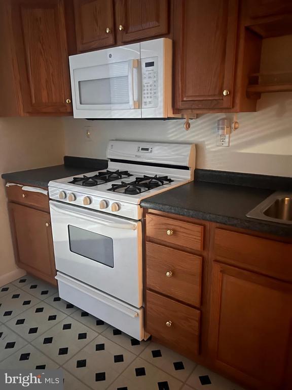 Primary Photo - 329 Shawmont Ave