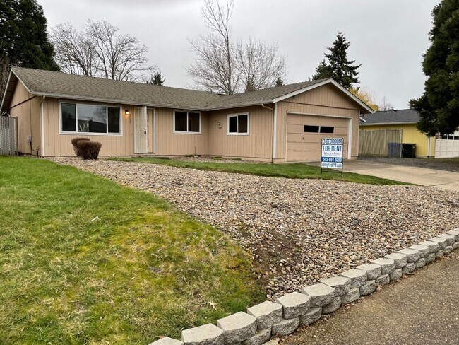 Building Photo - Single level home 3 bedroom 2 bathroom!