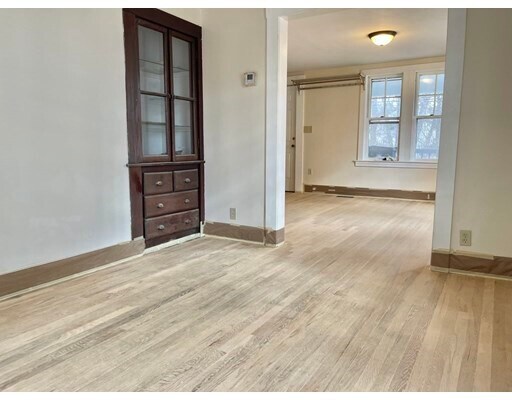 Building Photo - 9 Hearth St
