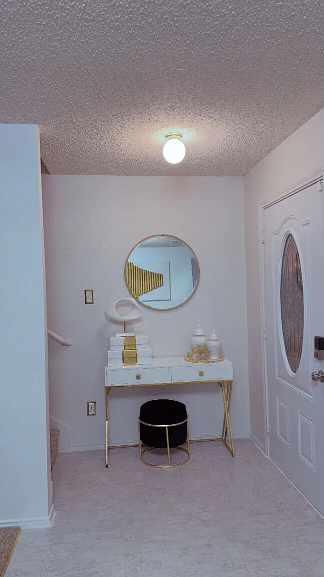Foto del edificio - Room in House on Hunters Creek Dr
