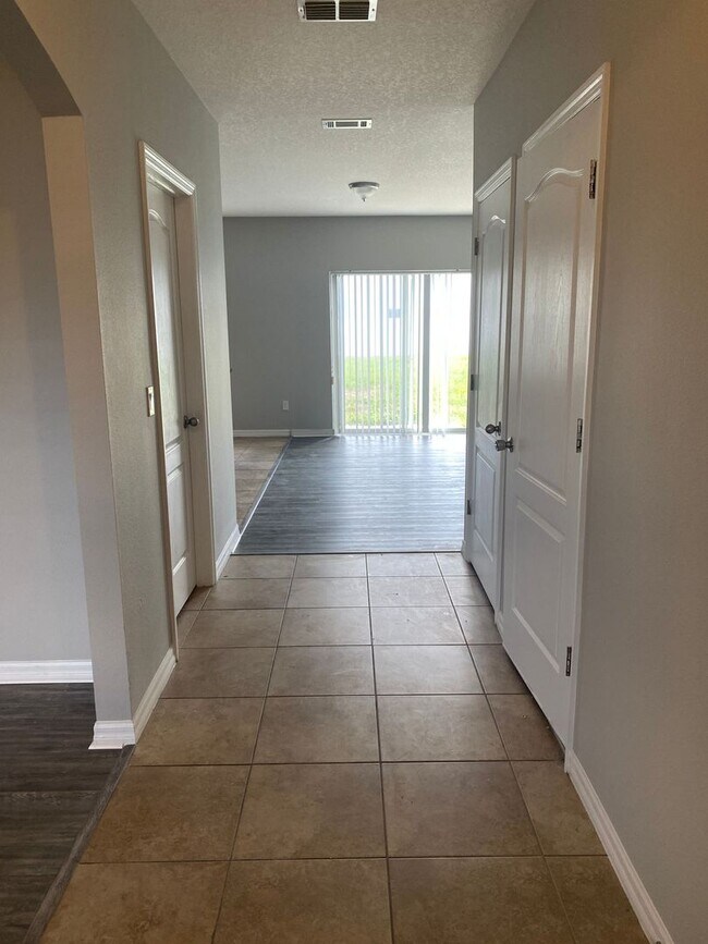 Foto del edificio - 4 Bedroom 2.5 Bath Home in Clermont for RENT!