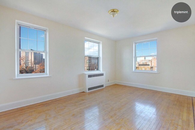 Foto del edificio - 70-11 108th Street