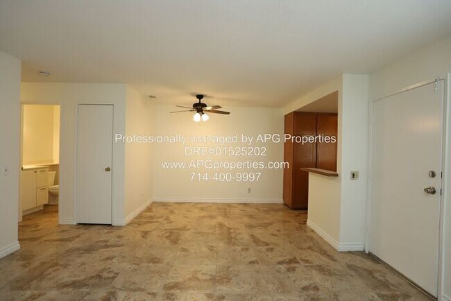 Building Photo - Appealing 2 bedroom / 2 bathroom condo wit...