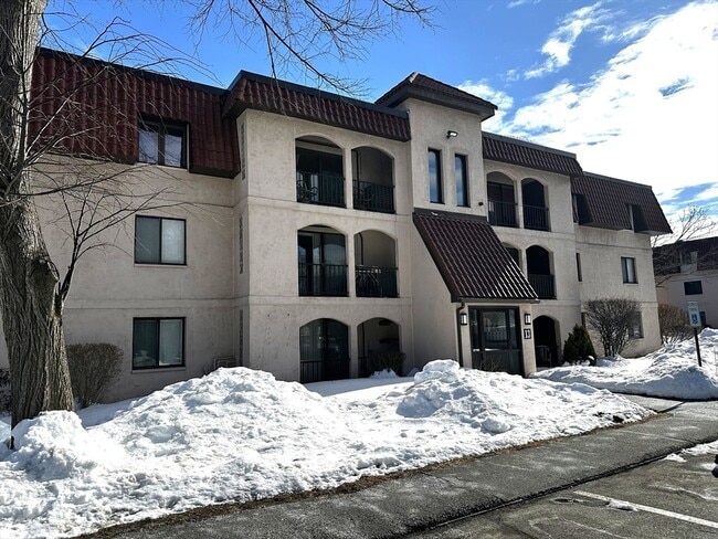 Building Photo - 685 Oak St