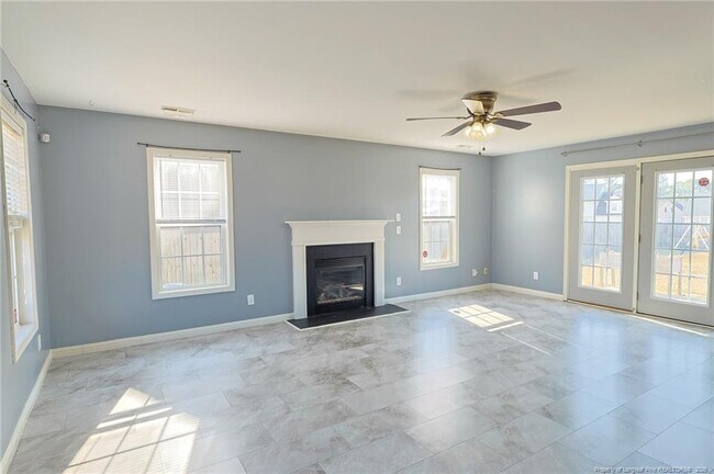 Foto del edificio - 5725 Azure Dr