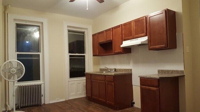 Building Photo - 5722 Catalpa Ave