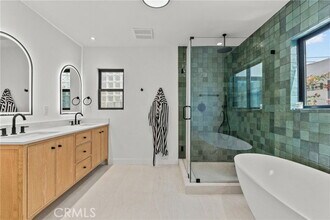 Building Photo - 13636 Riverside Dr