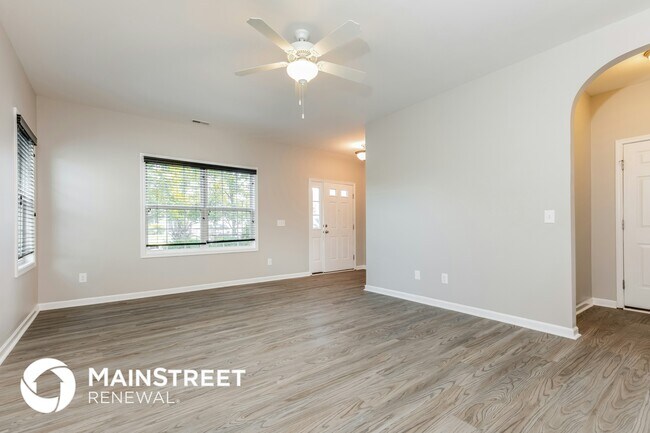 Foto del edificio - 4014 Lady Slipper Ln