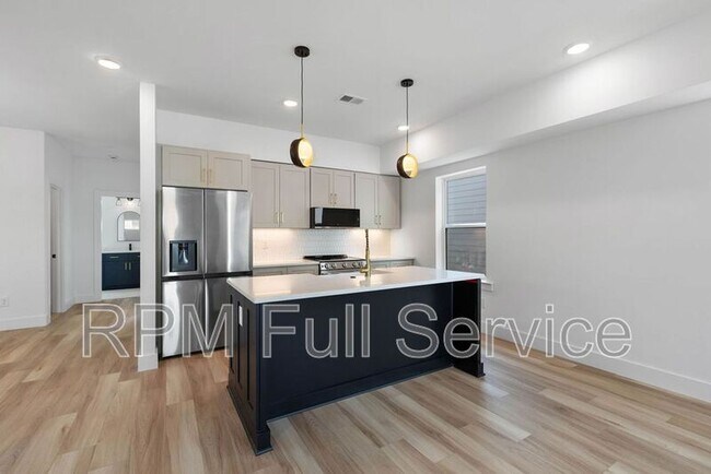 Building Photo - 1241 N Avondale Cir