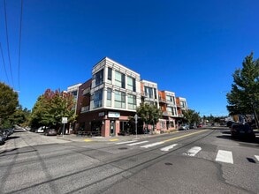 Building Photo - 838 SE 38th Ave