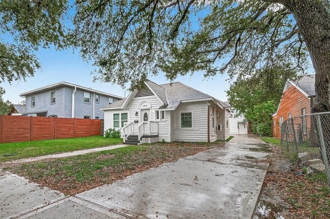 Building Photo - 1511 Scharpe St