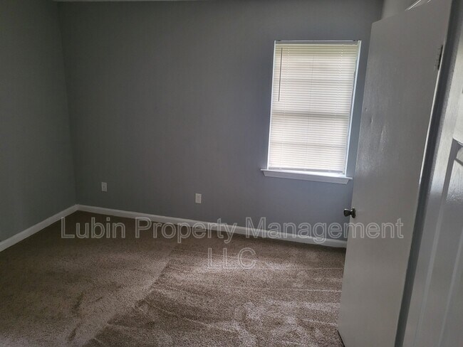 Building Photo - 4699 Spring Valley Dr