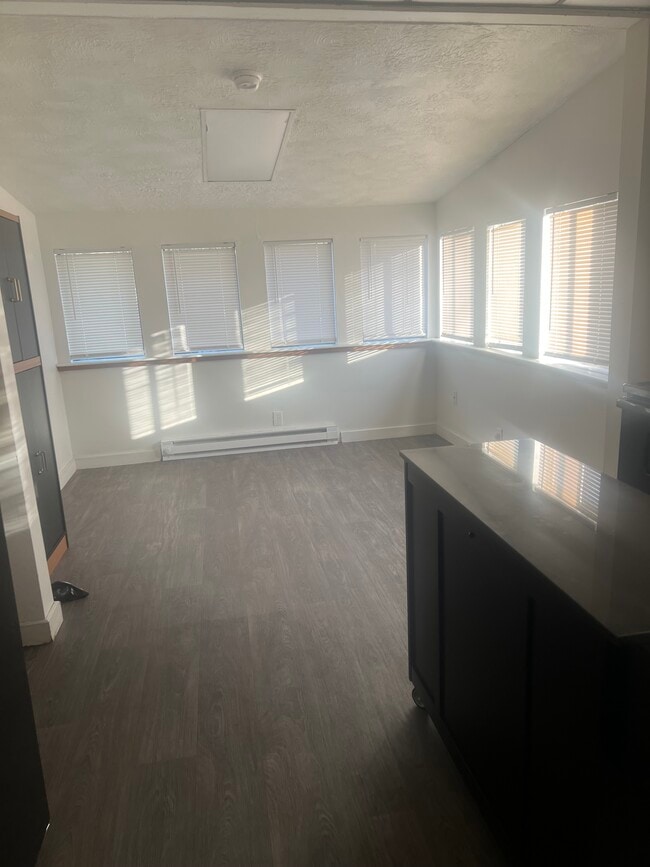 Building Photo - 1720 E Mallon Ave