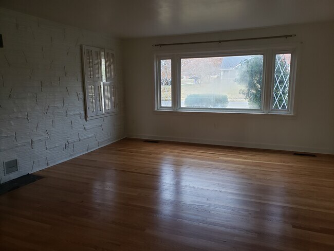 Foto del edificio - 1328 Oak Ln