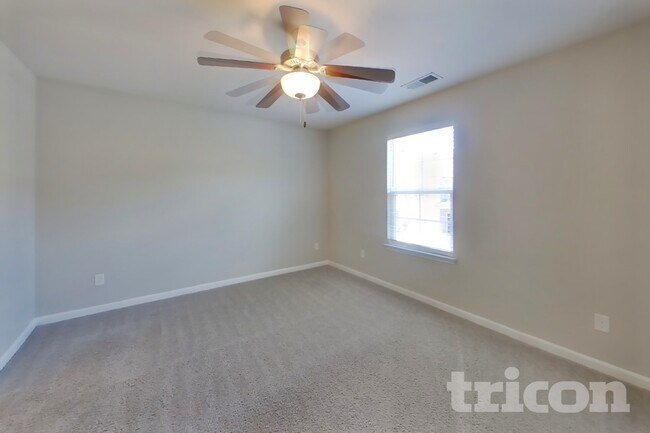 Foto del edificio - 403 Riverwood Ct