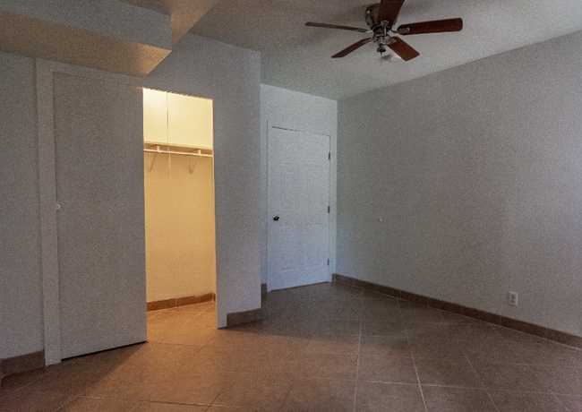 Foto del edificio - 811 Barrymore Blvd