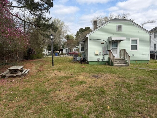 Building Photo - HIGHLAND BILTMORE - Two Bedroom Home