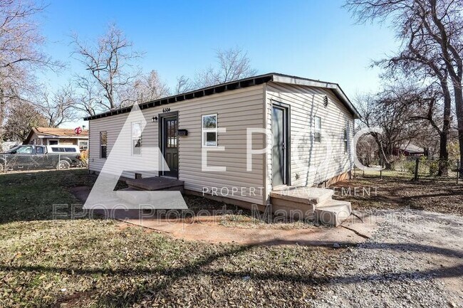 Foto del edificio - 6304 Cox Ave