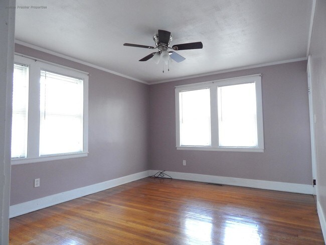 Building Photo - 44 Whiton Ave