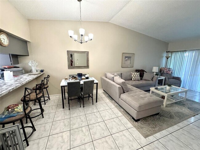 Foto del edificio - 7249 Parkside Villas Dr N