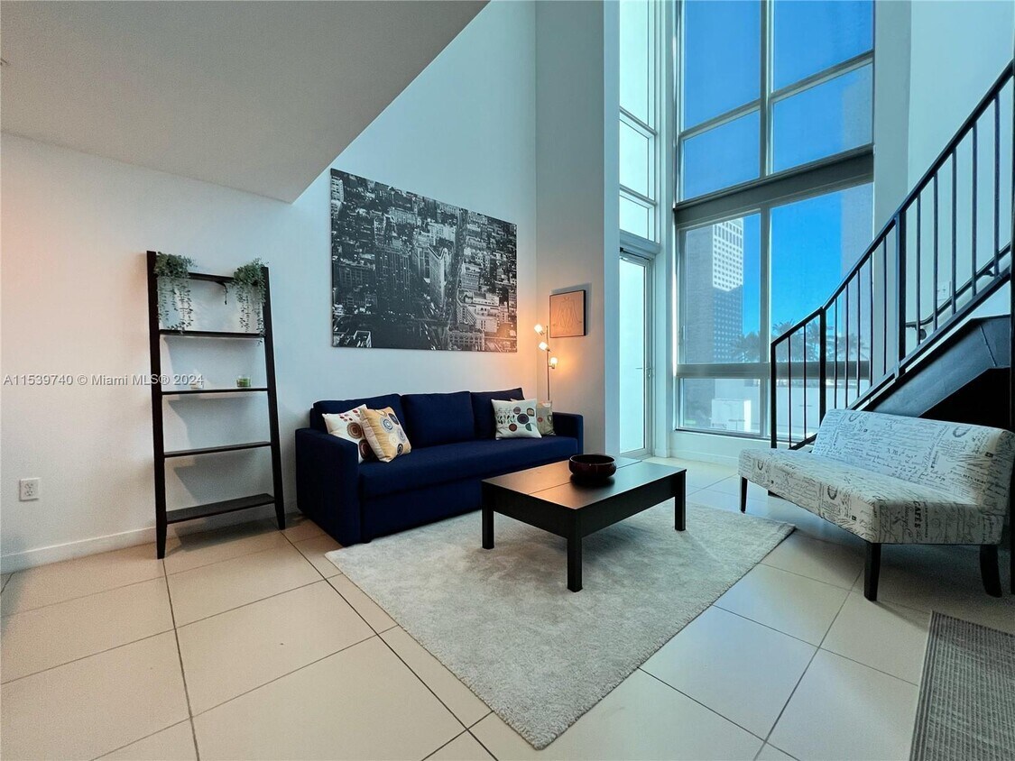 Primary Photo - 300 S Biscayne Blvd