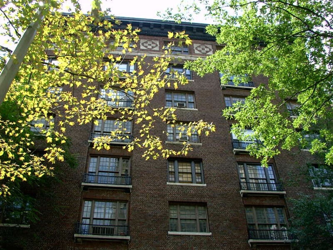Building Photo - 320 W 87th St