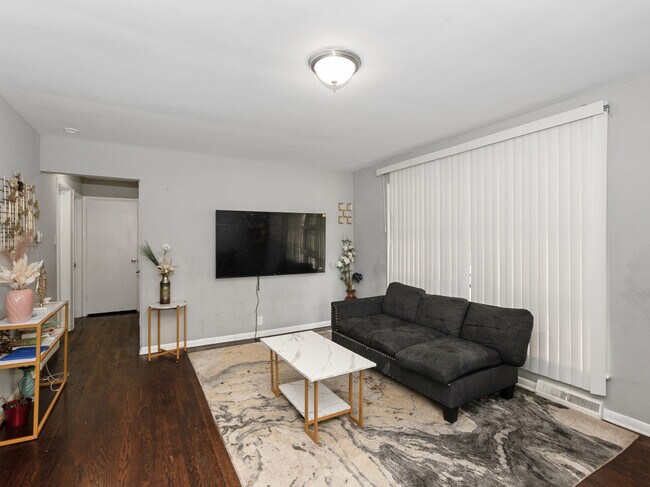 Foto del edificio - 427 Clyde Ave