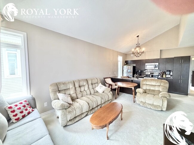 Building Photo - 262 Kinghaven Cres