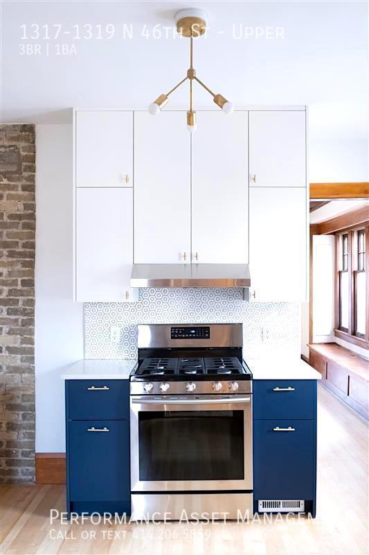 Building Photo - Stunning 3BR Split Level Upper Unit blocks...