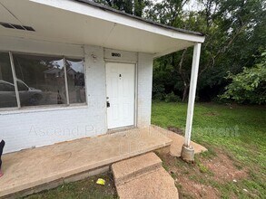 Building Photo - 1206 Sholar Ave