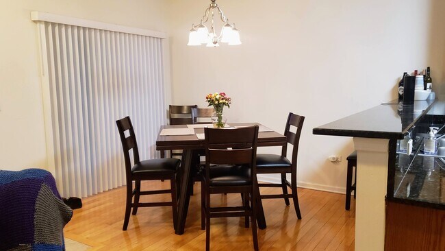 Foto del edificio - 1204 Walnut Glen Dr