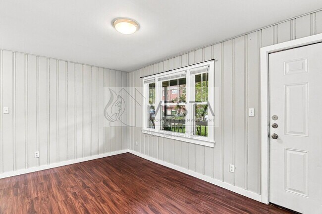 Foto del edificio - 4 Farrwood Ave