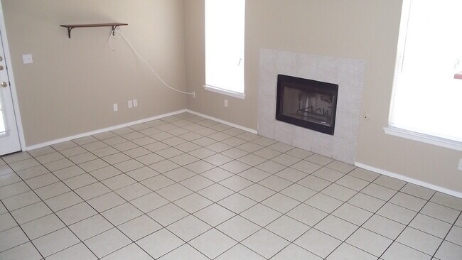 Foto del edificio - Northeast El Paso 3 Bed/2.5 Bath Refrig A/C w/Bonus Loft!