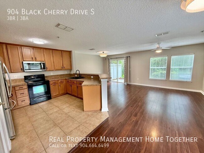 Foto del edificio - 904 Black Cherry Dr S